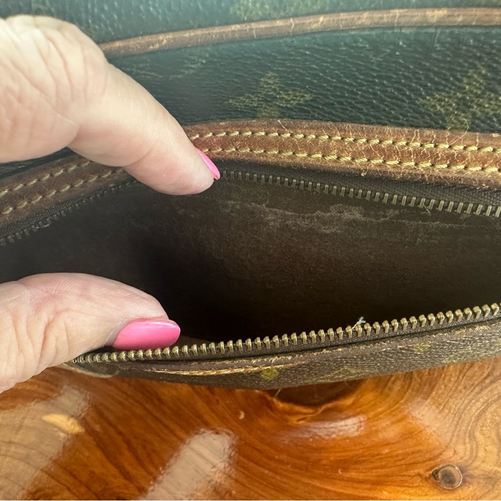 Louis Vuitton Monogram Black and Tan Clutch - Picture 5 of 10